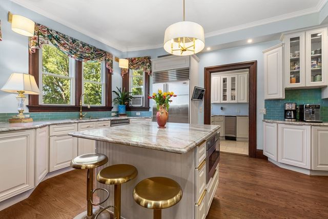 56 Mendon St, Blackstone, MA 01504