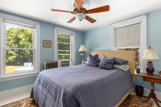 56 Mendon St, Blackstone, MA 01504