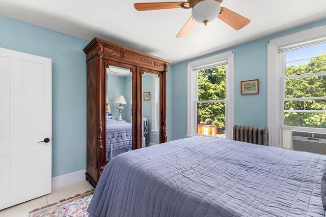 56 Mendon St, Blackstone, MA 01504