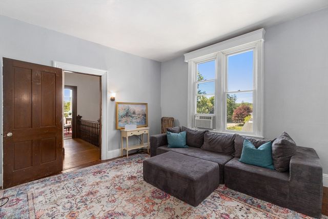 56 Mendon St, Blackstone, MA 01504