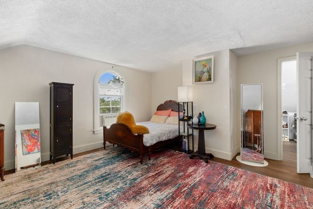 56 Mendon St, Blackstone, MA 01504