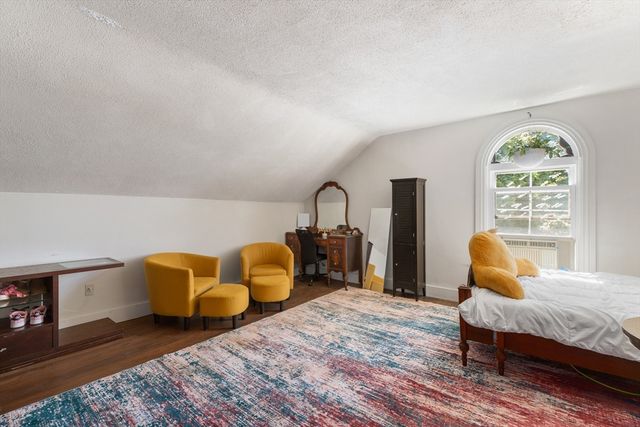 56 Mendon St, Blackstone, MA 01504