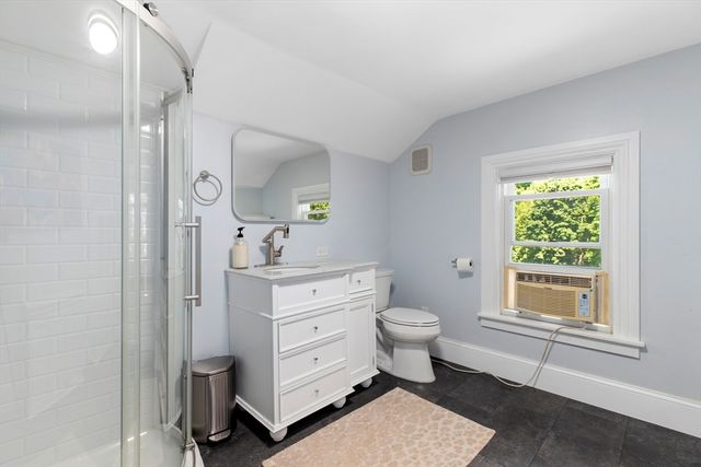 56 Mendon St, Blackstone, MA 01504