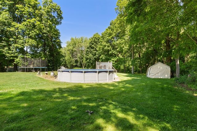 56 Mendon St, Blackstone, MA 01504
