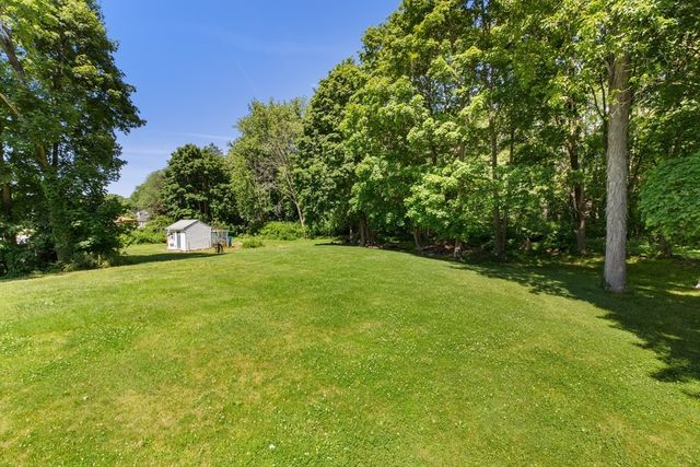 56 Mendon St, Blackstone, MA 01504