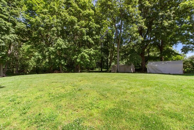 56 Mendon St, Blackstone, MA 01504