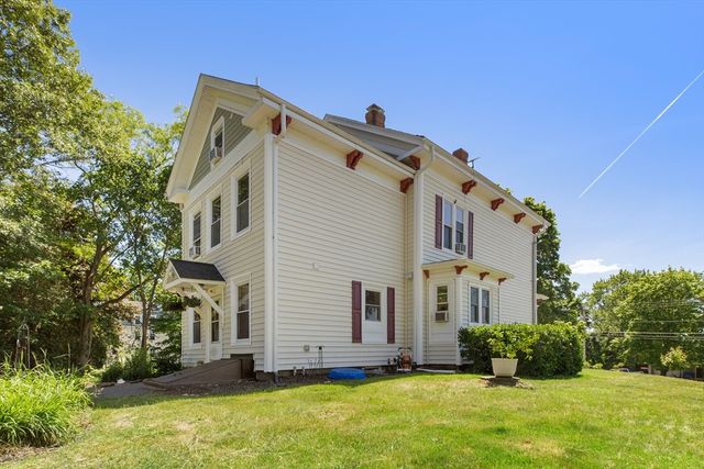 56 Mendon St, Blackstone, MA 01504