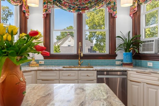 56 Mendon St, Blackstone, MA 01504