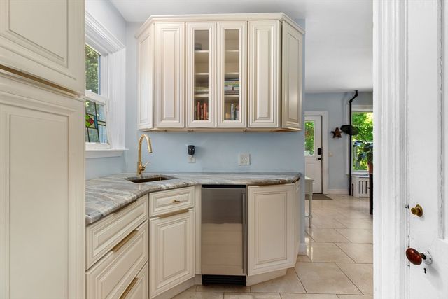 56 Mendon St, Blackstone, MA 01504