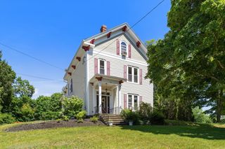 56 Mendon St, Blackstone, MA 01504