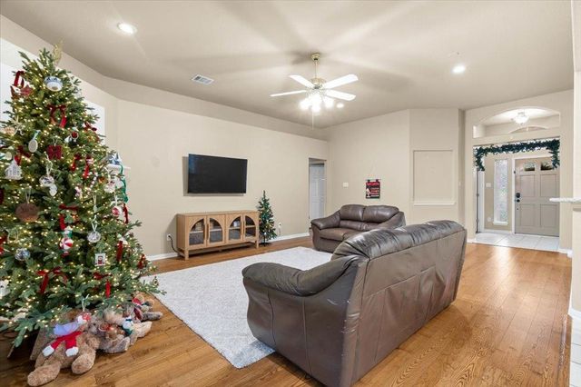 920 Savanna LN, Cedar Park, TX 78613