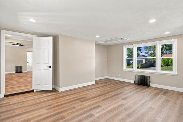 90 Natick Avenue, Warwick, RI 02886