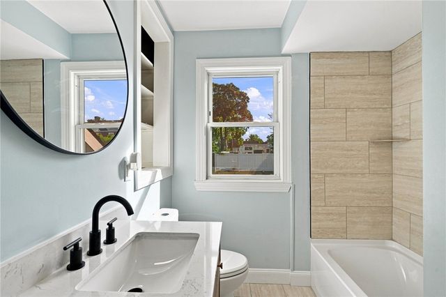 90 Natick Avenue, Warwick, RI 02886