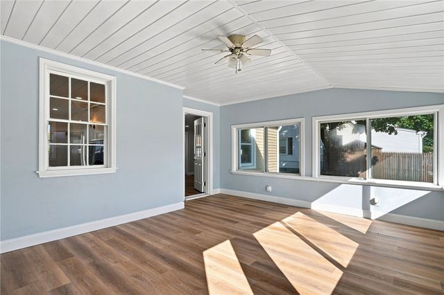 90 Natick Avenue, Warwick, RI 02886