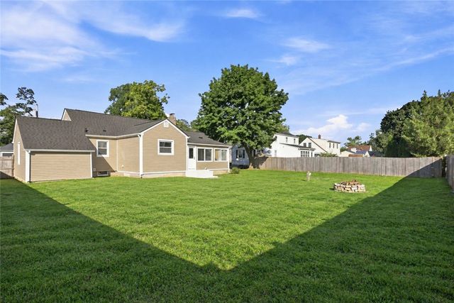 90 Natick Avenue, Warwick, RI 02886
