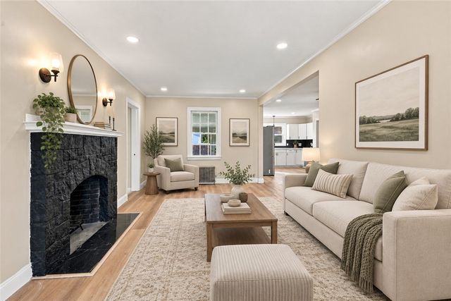 90 Natick Avenue, Warwick, RI 02886