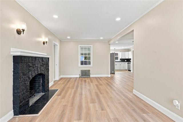 90 Natick Avenue, Warwick, RI 02886