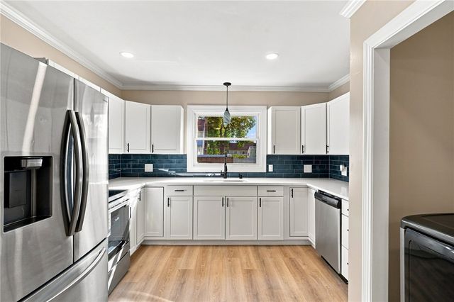 90 Natick Avenue, Warwick, RI 02886