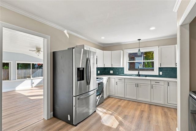 90 Natick Avenue, Warwick, RI 02886