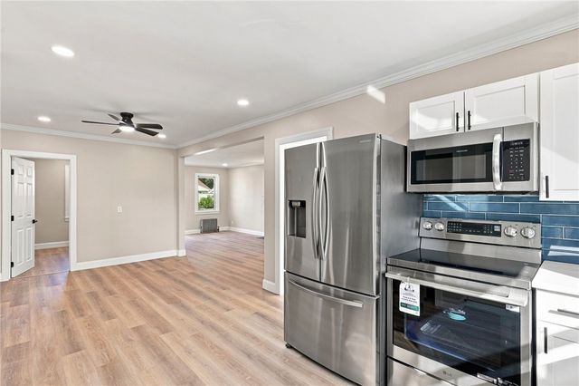 90 Natick Avenue, Warwick, RI 02886