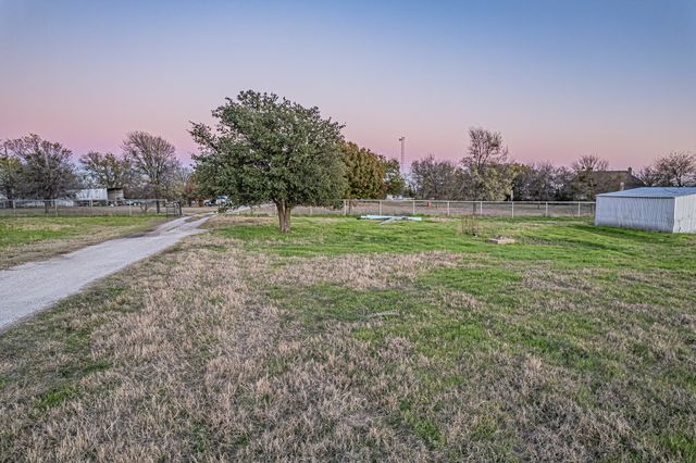 6942 Silver Creek Azle Road, Azle, TX 76020