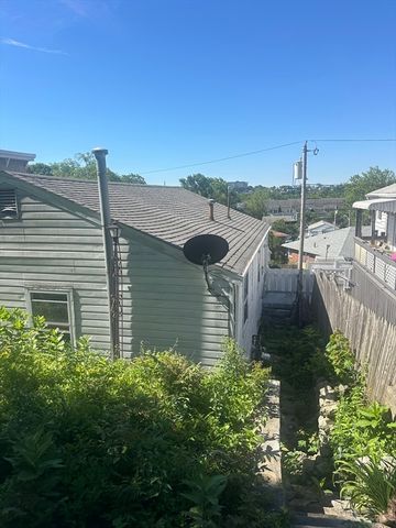 111 Arnold St, Revere, MA 02151