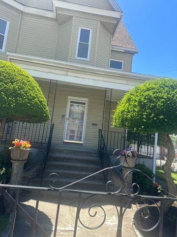 111 Arnold St, Revere, MA 02151