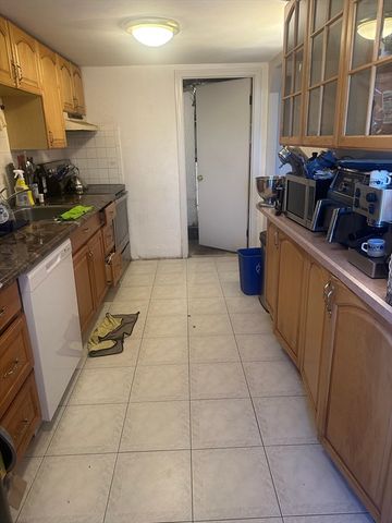 111 Arnold St, Revere, MA 02151