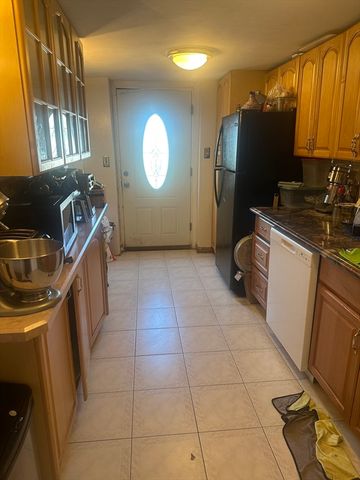 111 Arnold St, Revere, MA 02151