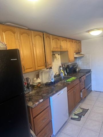 111 Arnold St, Revere, MA 02151