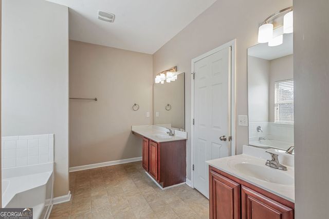 5 Granada Court, Newnan, GA 30263