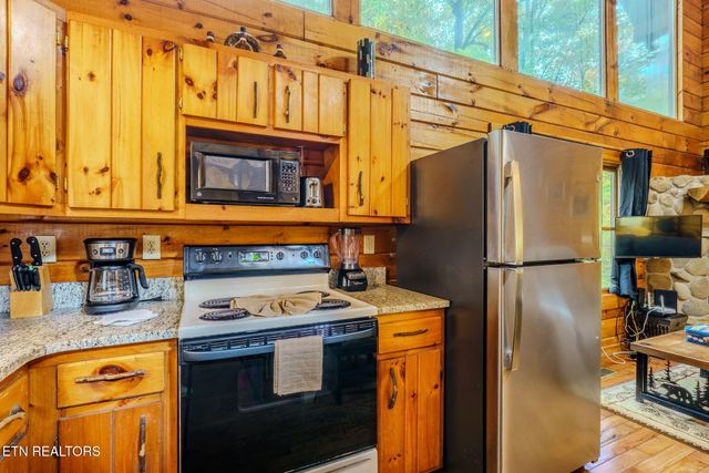 2110 Walnut Court, Sevierville, TN 37876