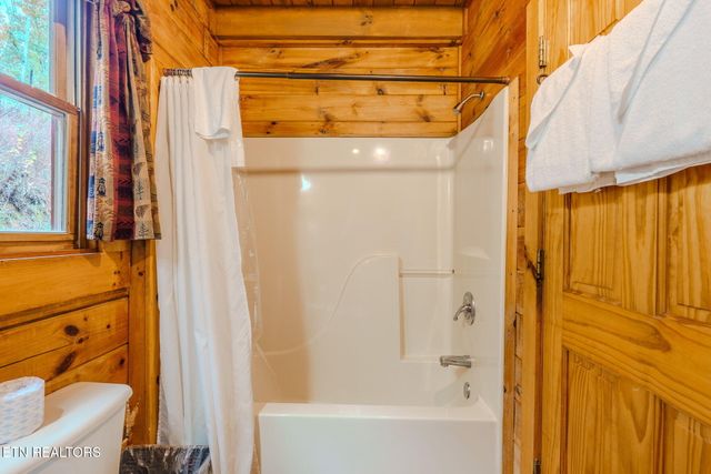 2110 Walnut Court, Sevierville, TN 37876