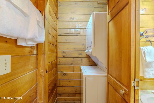 2110 Walnut Court, Sevierville, TN 37876