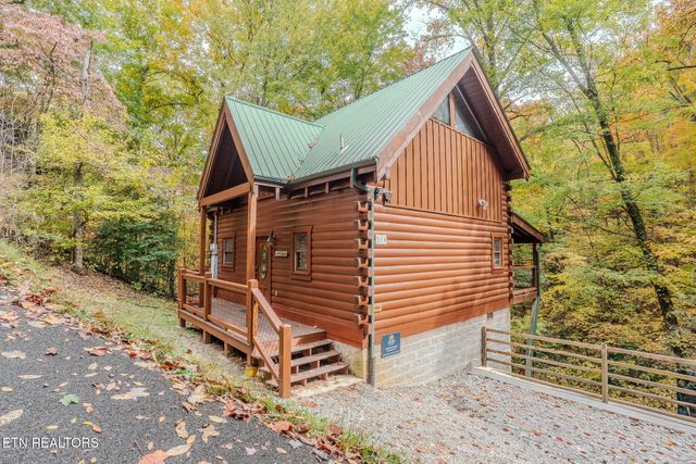 2110 Walnut Court, Sevierville, TN 37876