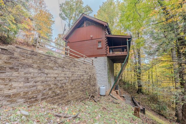 2110 Walnut Court, Sevierville, TN 37876