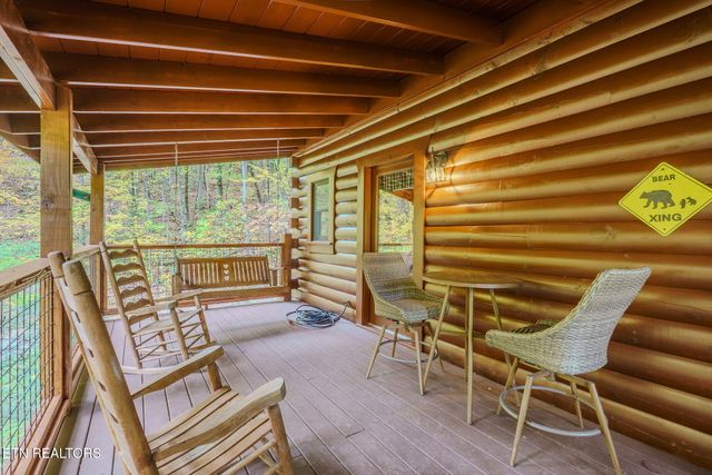 2110 Walnut Court, Sevierville, TN 37876