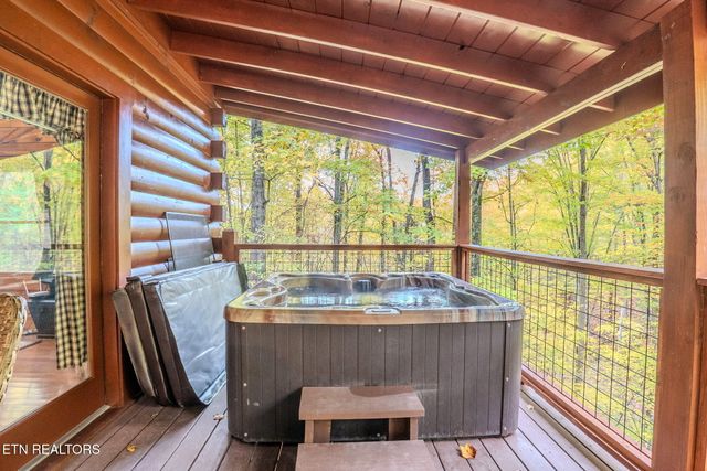 2110 Walnut Court, Sevierville, TN 37876