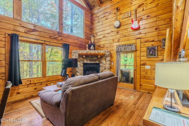 2110 Walnut Court, Sevierville, TN 37876