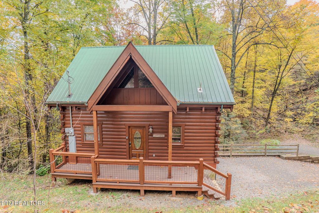 2110 Walnut Court, Sevierville, TN 37876