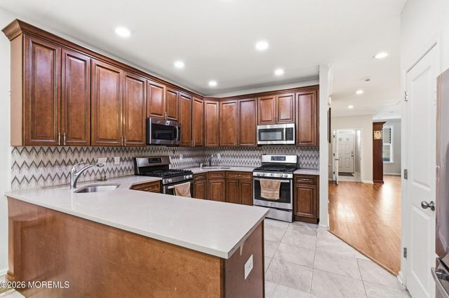27 Lodz Drive, Lakewood, NJ 08701