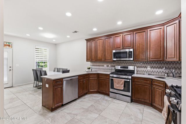 27 Lodz Drive, Lakewood, NJ 08701