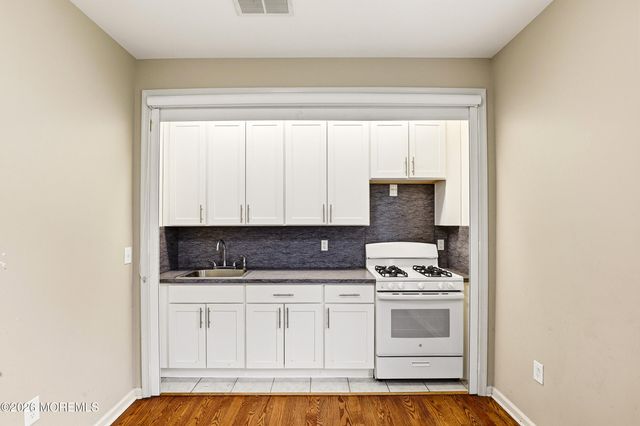 27 Lodz Drive, Lakewood, NJ 08701