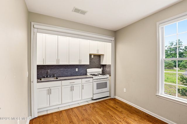 27 Lodz Drive, Lakewood, NJ 08701