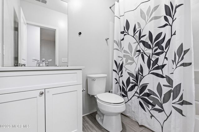 27 Lodz Drive, Lakewood, NJ 08701