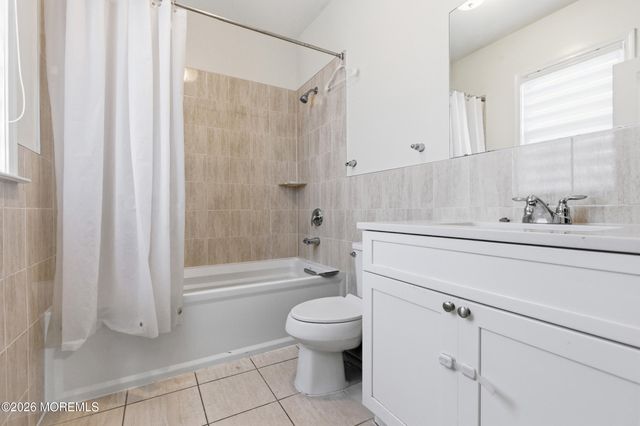 27 Lodz Drive, Lakewood, NJ 08701