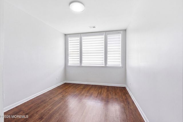 27 Lodz Drive, Lakewood, NJ 08701