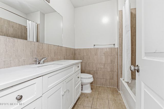 27 Lodz Drive, Lakewood, NJ 08701