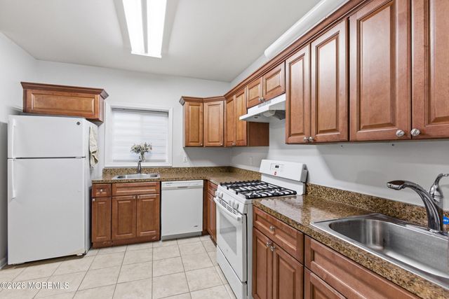 27 Lodz Drive, Lakewood, NJ 08701