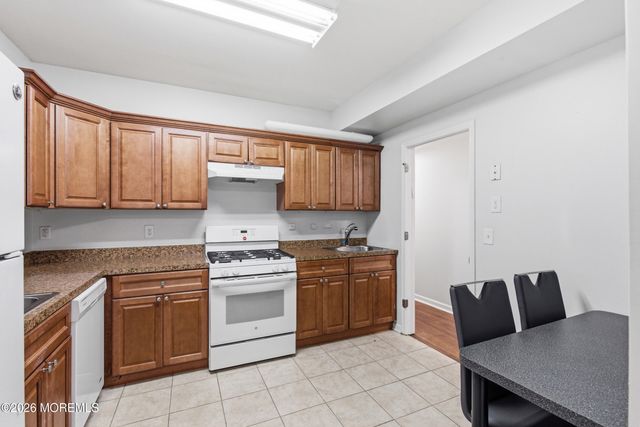 27 Lodz Drive, Lakewood, NJ 08701